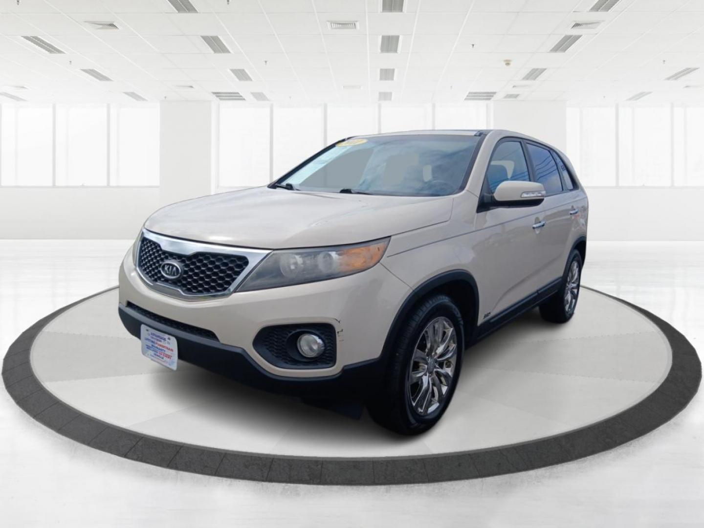 2011 Snow White Pearl Kia Sorento EX V6 4WD (5XYKUDA25BG) with an 3.5L V6 DOHC 24V engine, 6-Speed Automatic transmission, located at 1951 S Dayton Lakeview Rd., New Carlisle, OH, 45344, (937) 908-9800, 39.890999, -84.050255 - Photo#7