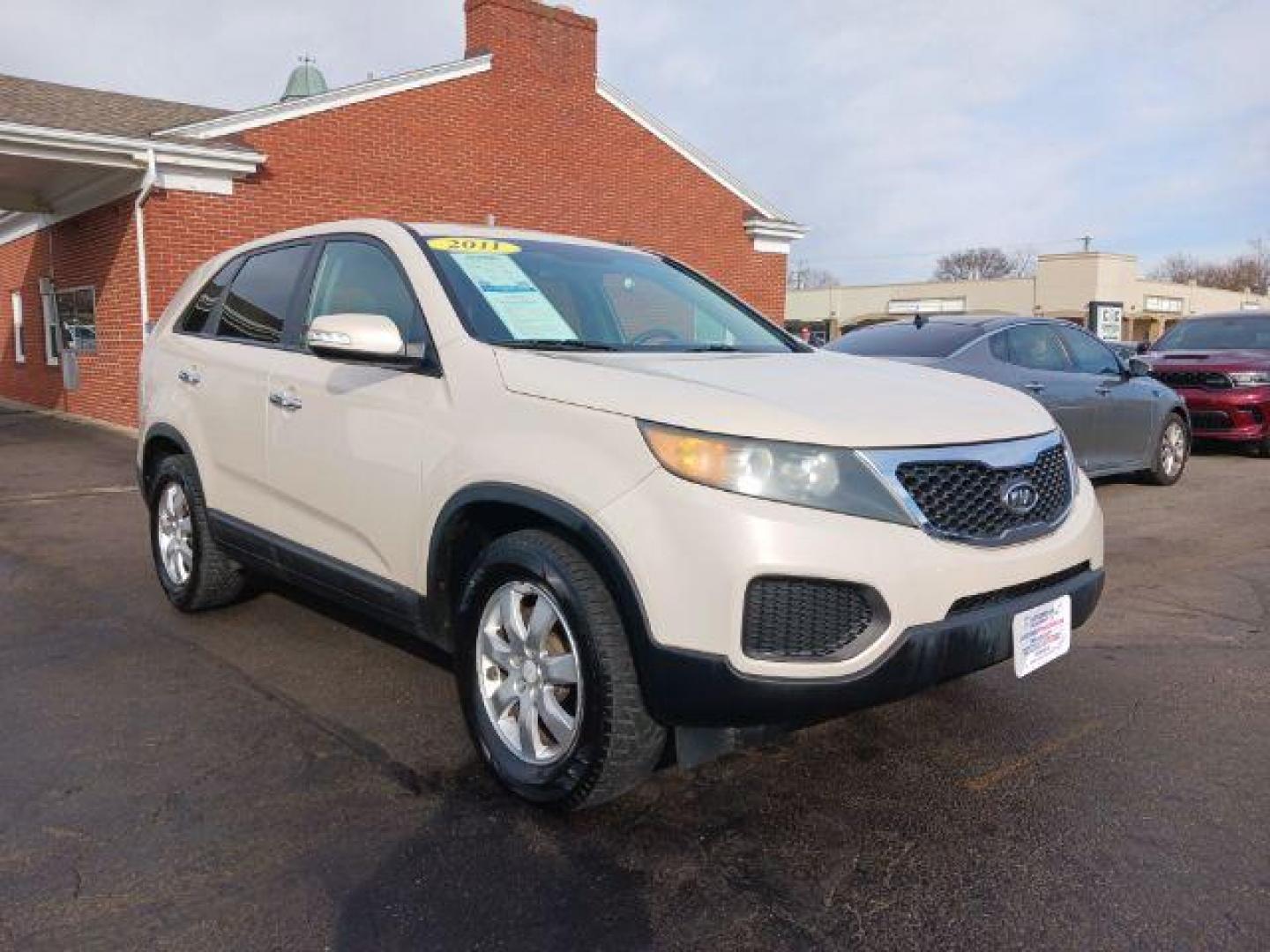 2011 Snow White Pearl Kia Sorento LX 2WD (5XYKT3A14BG) with an 2.4L L4 DOHC 16V engine, 6-Speed Automatic transmission, located at 1230 East Main St, Xenia, OH, 45385, (937) 908-9800, 39.687321, -83.910294 - Photo#0