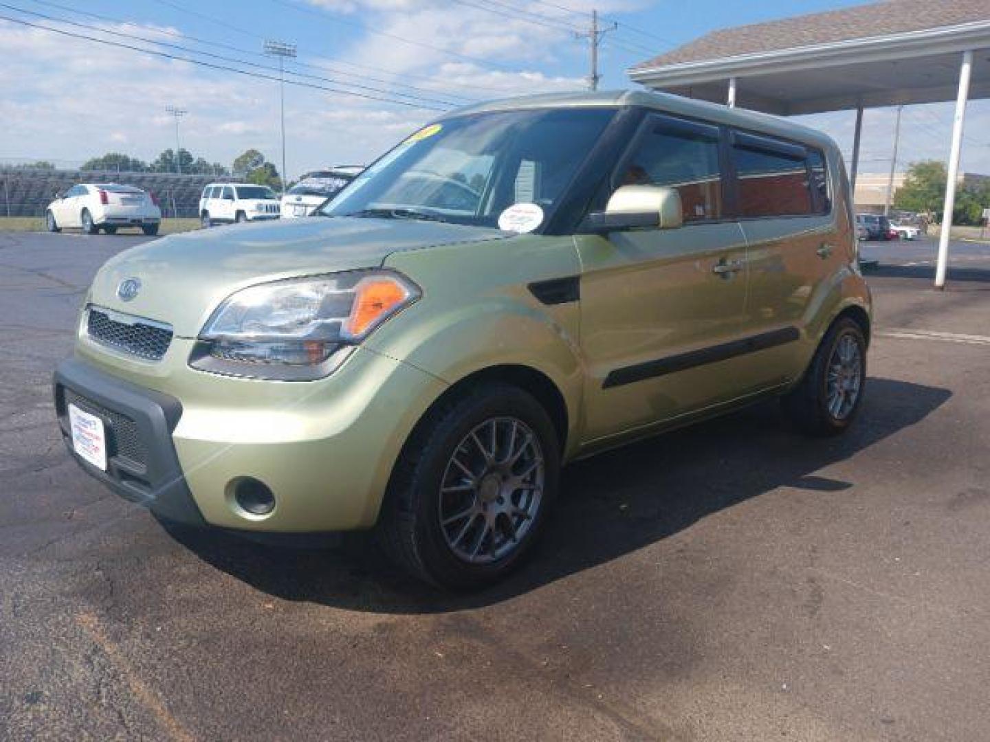 2011 Alien Metallic Kia Soul + (KNDJT2A28B7) with an 2.0L L4 DOHC 16V engine, located at 1230 East Main St, Xenia, OH, 45385, (937) 908-9800, 39.687321, -83.910294 - Photo#2