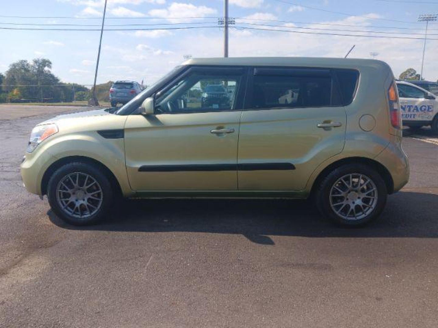 2011 Alien Metallic Kia Soul + (KNDJT2A28B7) with an 2.0L L4 DOHC 16V engine, located at 1230 East Main St, Xenia, OH, 45385, (937) 908-9800, 39.687321, -83.910294 - Photo#3