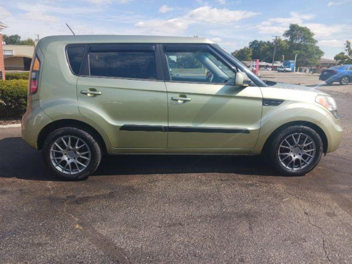 2011 Alien Metallic Kia Soul + (KNDJT2A28B7) with an 2.0L L4 DOHC 16V engine, located at 1230 East Main St, Xenia, OH, 45385, (937) 908-9800, 39.687321, -83.910294 - Photo#4