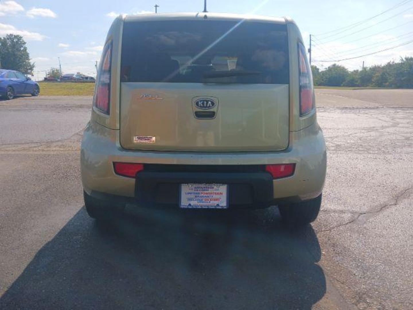 2011 Alien Metallic Kia Soul + (KNDJT2A28B7) with an 2.0L L4 DOHC 16V engine, located at 1230 East Main St, Xenia, OH, 45385, (937) 908-9800, 39.687321, -83.910294 - Photo#5