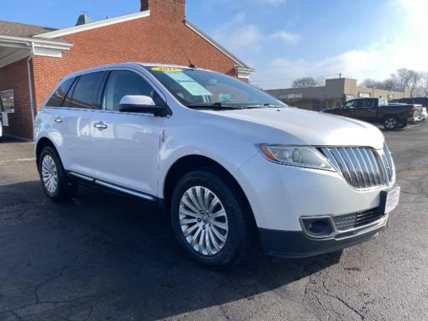 2011 White Platinum Metallic Tri Coat Lincoln MKX FWD (2LMDJ6JK8BB) with an 3.7L V6 DOHC 24V engine, 6-Speed Automatic transmission, located at 1184 Kauffman Ave, Fairborn, OH, 45324, (937) 908-9800, 39.807365, -84.029114 - Photo#0