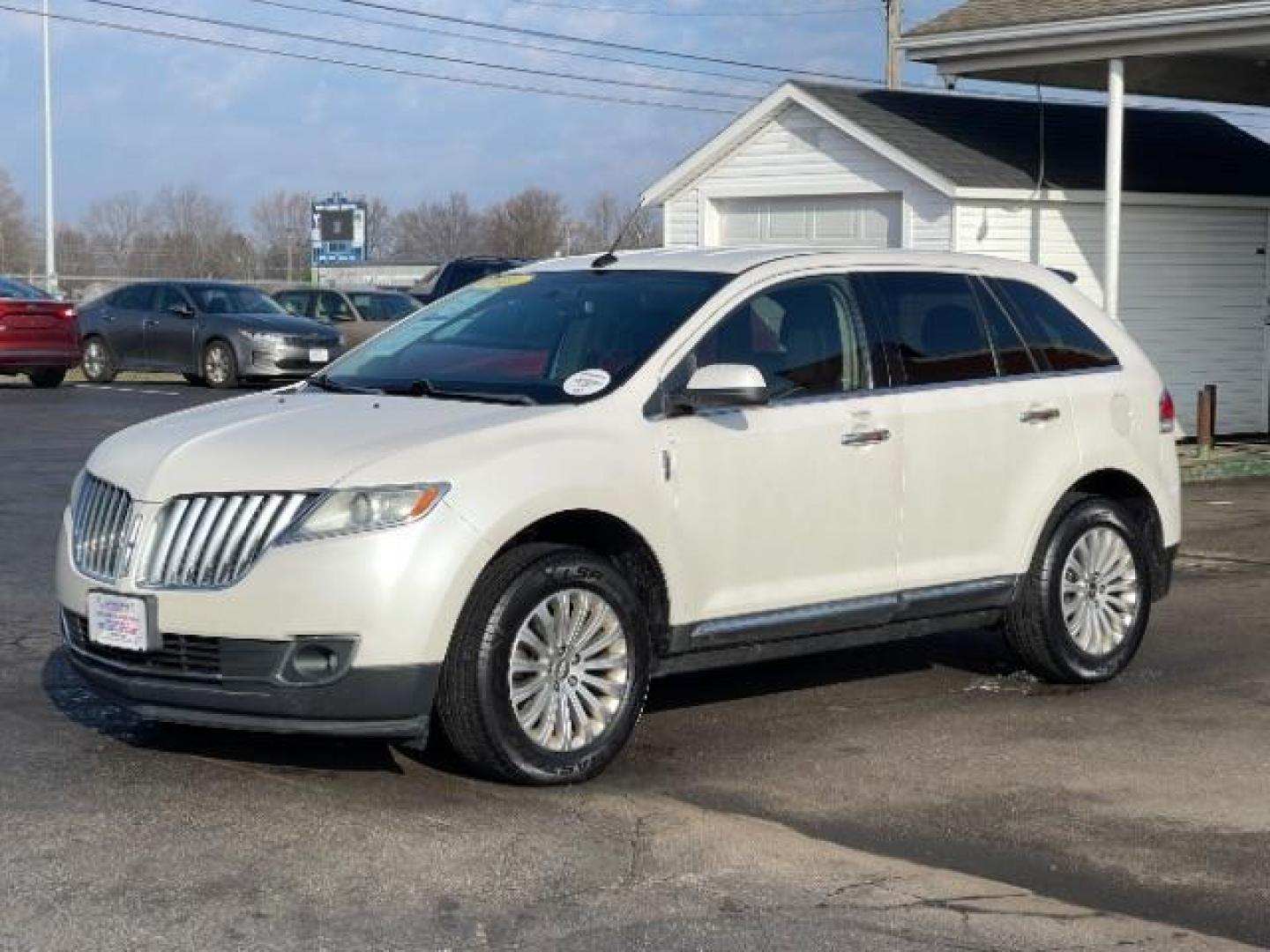 2011 White Platinum Metallic Tri Coat Lincoln MKX FWD (2LMDJ6JK8BB) with an 3.7L V6 DOHC 24V engine, 6-Speed Automatic transmission, located at 1184 Kauffman Ave, Fairborn, OH, 45324, (937) 908-9800, 39.807365, -84.029114 - Photo#1