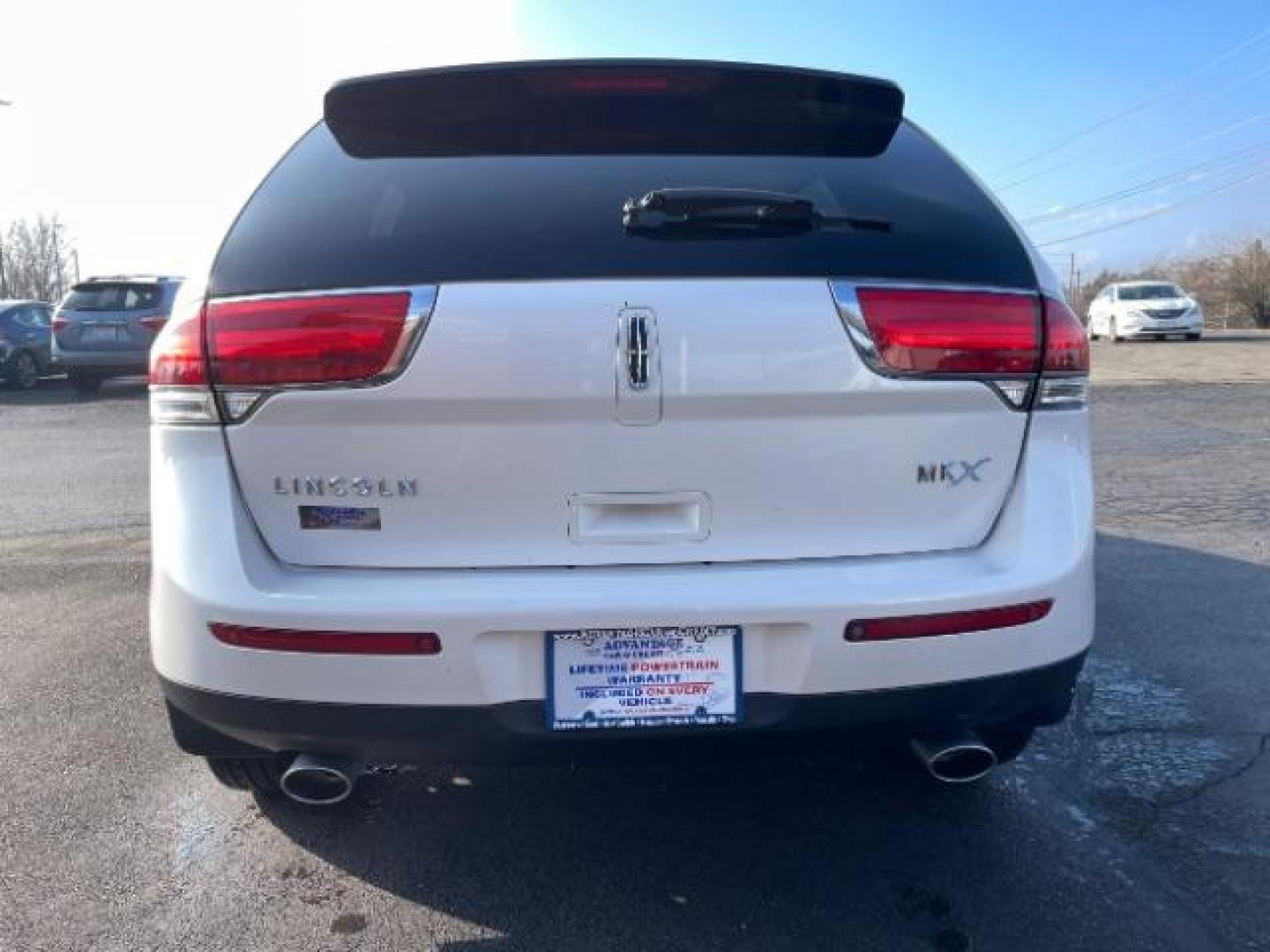 2011 White Platinum Metallic Tri Coat Lincoln MKX FWD (2LMDJ6JK8BB) with an 3.7L V6 DOHC 24V engine, 6-Speed Automatic transmission, located at 1184 Kauffman Ave, Fairborn, OH, 45324, (937) 908-9800, 39.807365, -84.029114 - Photo#5