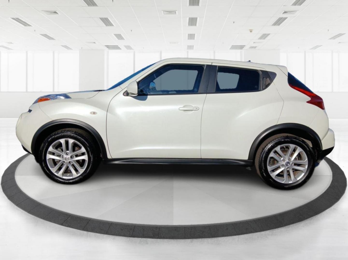 2011 White Pearl Nissan Juke S FWD (JN8AF5MR9BT) with an 1.6L L4 DOHC 16V engine, CVT transmission, located at 1951 S Dayton Lakeview Rd., New Carlisle, OH, 45344, (937) 908-9800, 39.890999, -84.050255 - Photo#5