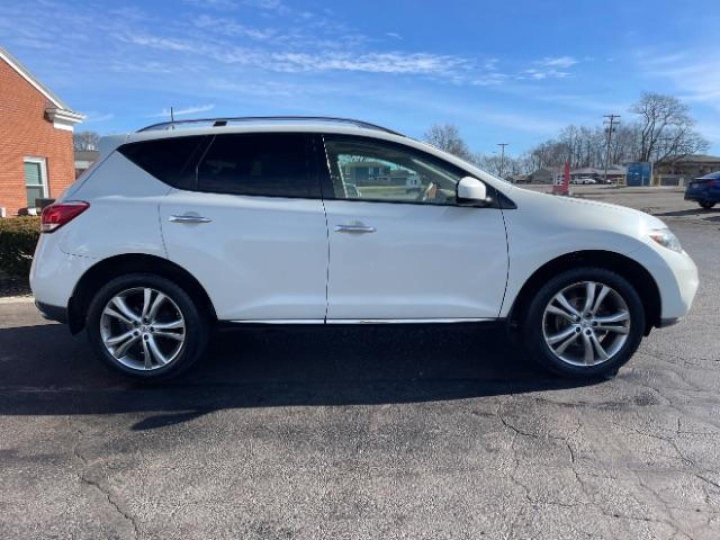 2011 Glacier Pearl Nissan Murano LE AWD (JN8AZ1MW8BW) with an 3.5L V6 DOHC 24V engine, Continuously Variable Transmission transmission, located at 401 Woodman Dr, Riverside, OH, 45431, (937) 908-9800, 39.763779, -84.122063 - Photo#4