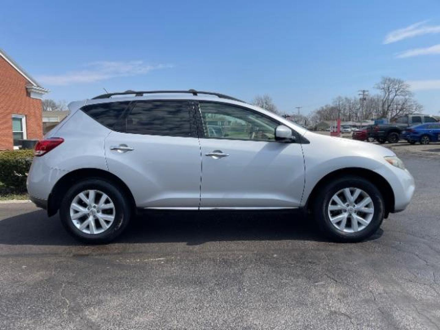 2011 Brilliant Silver Metallic Nissan Murano SL AWD (JN8AZ1MW1BW) with an 3.5L V6 DOHC 24V engine, Continuously Variable Transmission transmission, located at 401 Woodman Dr, Riverside, OH, 45431, (937) 908-9800, 39.763779, -84.122063 - Photo#3