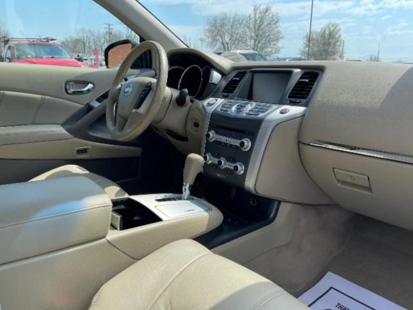 2011 Brilliant Silver Metallic Nissan Murano SL AWD (JN8AZ1MW1BW) with an 3.5L V6 DOHC 24V engine, Continuously Variable Transmission transmission, located at 401 Woodman Dr, Riverside, OH, 45431, (937) 908-9800, 39.763779, -84.122063 - Photo#8