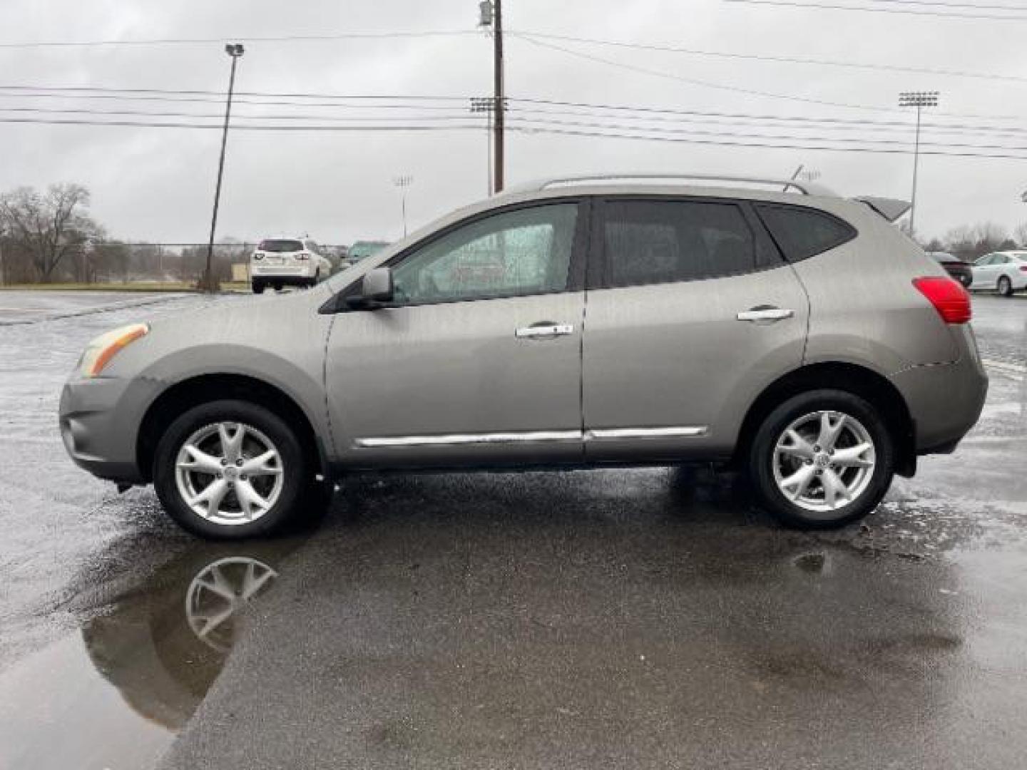 2011 Platinum Graphite Metallic Nissan Rogue SV AWD (JN8AS5MV7BW) with an 2.5L L4 DOHC 16V engine, Continuously Variable Transmission transmission, located at 1230 East Main St, Xenia, OH, 45385, (937) 908-9800, 39.687321, -83.910294 - Photo#5