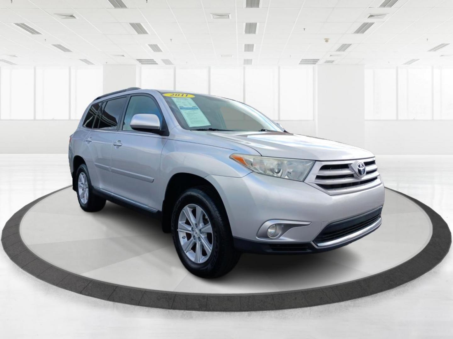 2011 Classic Silver Metallic Toyota Highlander Base 4WD (5TDBK3EH4BS) with an 3.5L V6 DOHC 24V engine, 5-Speed Automatic transmission, located at 1184 Kauffman Ave, Fairborn, OH, 45324, (937) 908-9800, 39.807365, -84.029114 - Photo#0