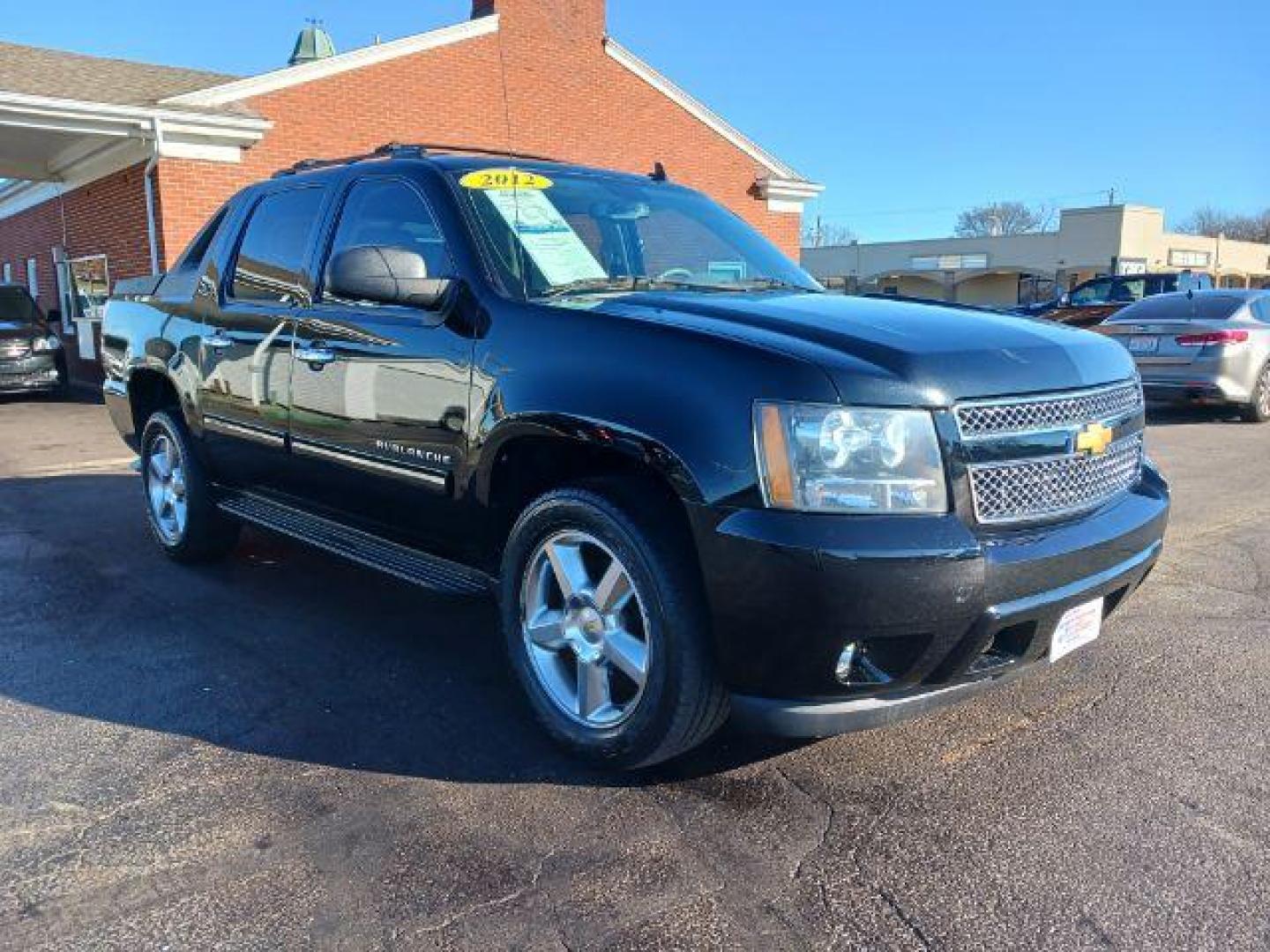 2012 Chevrolet Avalanche LT 4WD (3GNTKFE72CG) with an 5.3L V8 OHV 16V FFV engine, 4-Speed Automatic transmission, located at 8750 N County Rd 25A, Piqua, OH, 45356, (937) 908-9800, 40.164391, -84.232513 - 2012 Chevrolet Avalanche LT 4WD - Photo#13