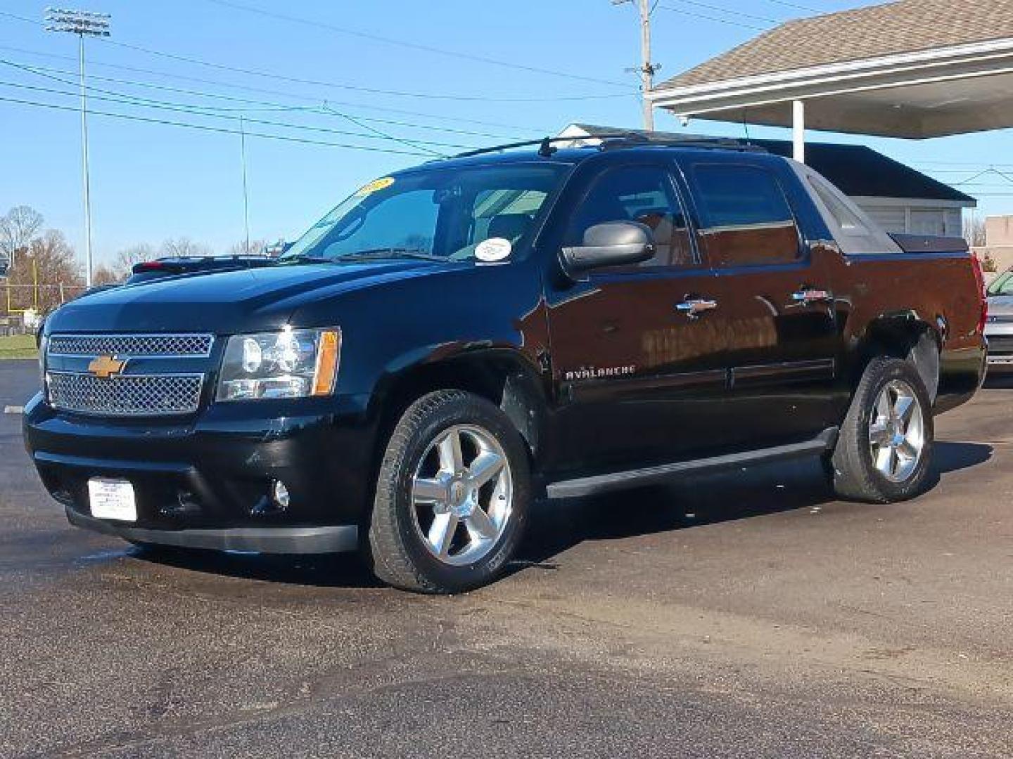 2012 Chevrolet Avalanche LT 4WD (3GNTKFE72CG) with an 5.3L V8 OHV 16V FFV engine, 4-Speed Automatic transmission, located at 8750 N County Rd 25A, Piqua, OH, 45356, (937) 908-9800, 40.164391, -84.232513 - 2012 Chevrolet Avalanche LT 4WD - Photo#15