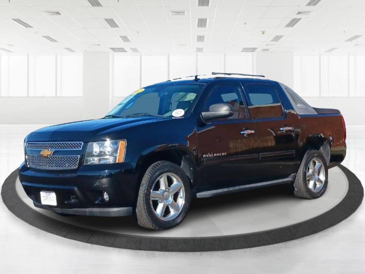 2012 Chevrolet Avalanche LT 4WD (3GNTKFE72CG) with an 5.3L V8 OHV 16V FFV engine, 4-Speed Automatic transmission, located at 8750 N County Rd 25A, Piqua, OH, 45356, (937) 908-9800, 40.164391, -84.232513 - 2012 Chevrolet Avalanche LT 4WD - Photo#5