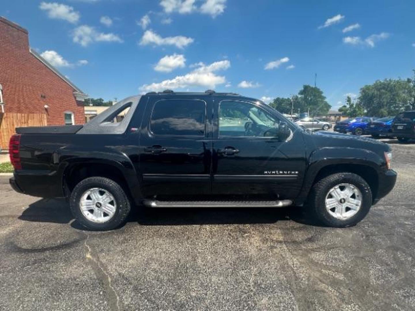 2012 Black Chevrolet Avalanche LT 4WD (3GNTKFE73CG) with an 5.3L V8 OHV 16V FFV engine, 4-Speed Automatic transmission, located at 1951 S Dayton Lakeview Rd., New Carlisle, OH, 45344, (937) 908-9800, 39.890999, -84.050255 - Photo#5