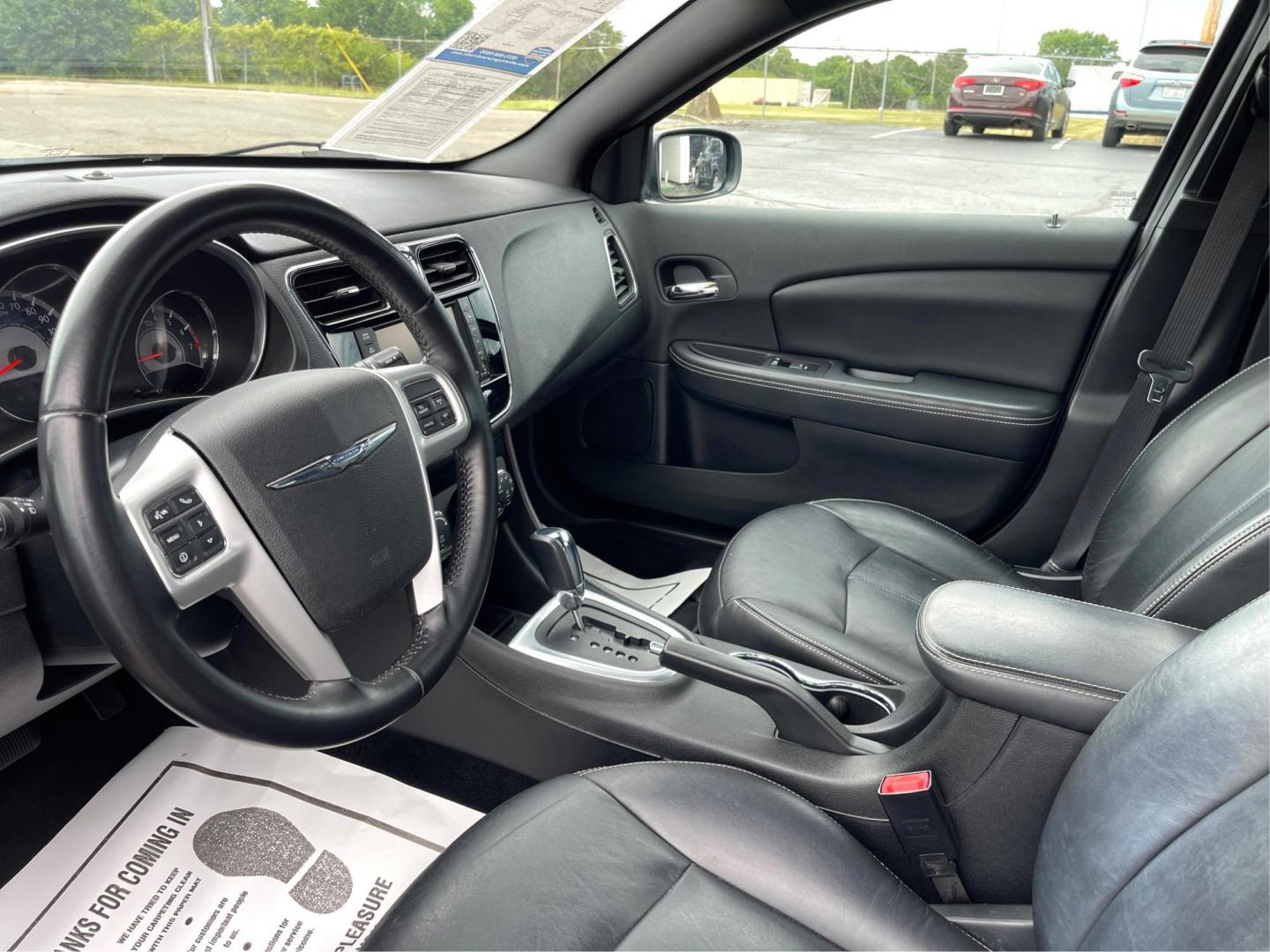 2012 Black Chrysler 200 (1C3CCBCG4CN) with an 3.6L V6 DOHC 24V FFV engine, 6-Speed Automatic transmission, located at 1184 Kauffman Ave, Fairborn, OH, 45324, (937) 908-9800, 39.807365, -84.029114 - Photo#8