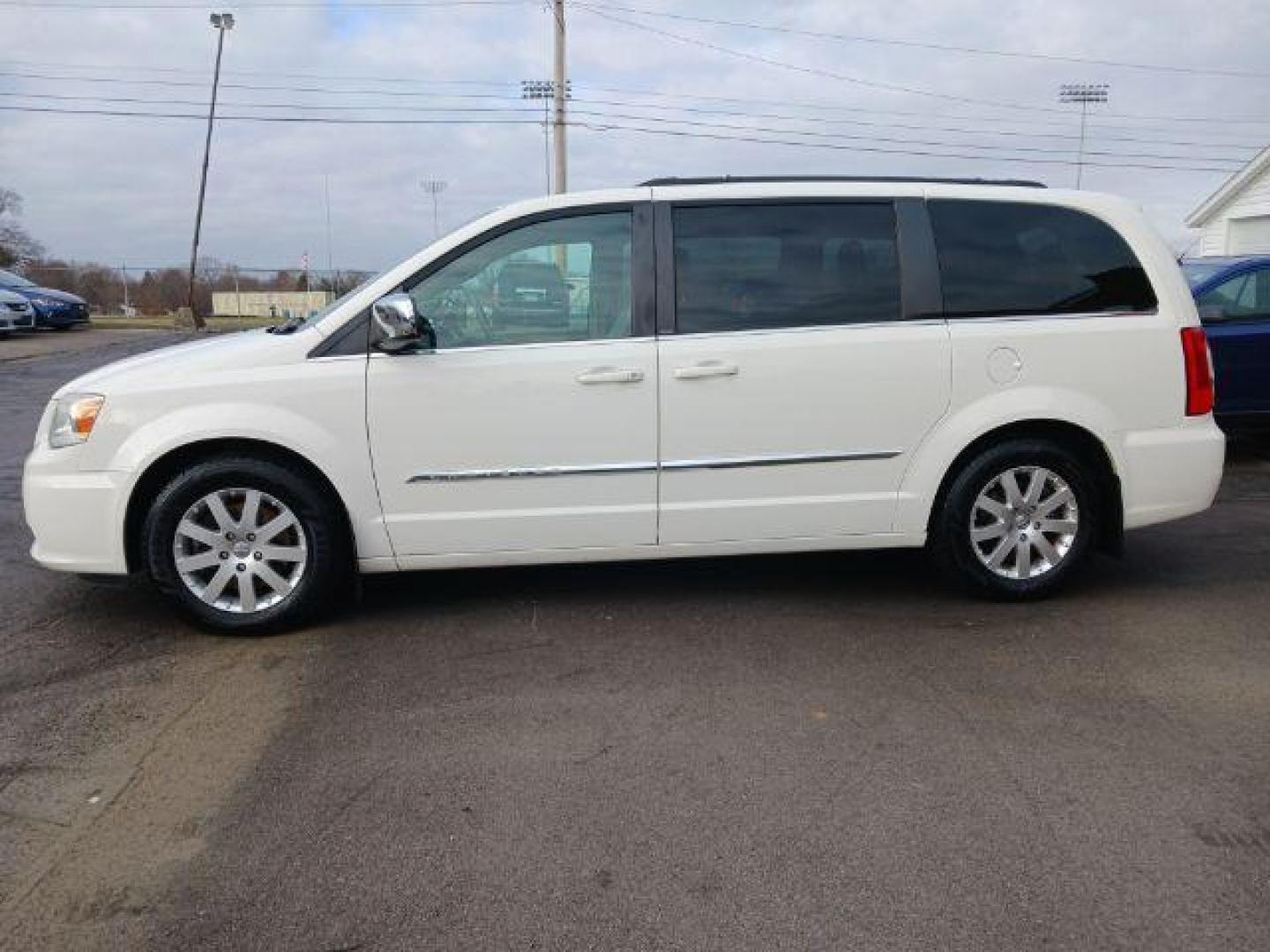 2012 Stone White Chrysler Town and Country Touring-L (2C4RC1CG4CR) with an 3.6L V6 DOHC 24V engine, 6-Speed Automatic transmission, located at 1184 Kauffman Ave, Fairborn, OH, 45324, (937) 908-9800, 39.807365, -84.029114 - Photo#3