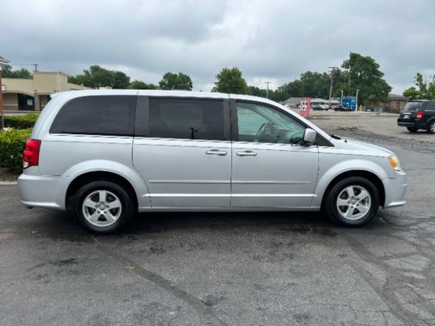 2012 Bright Silver Metallic Dodge Grand Caravan Crew (2C4RDGDGXCR) with an 3.6L V6 DOHC 24V engine, 6-Speed Automatic transmission, located at 880 E. National Road, Vandalia, OH, 45377, (937) 908-9800, 39.892189, -84.181015 - Photo#5