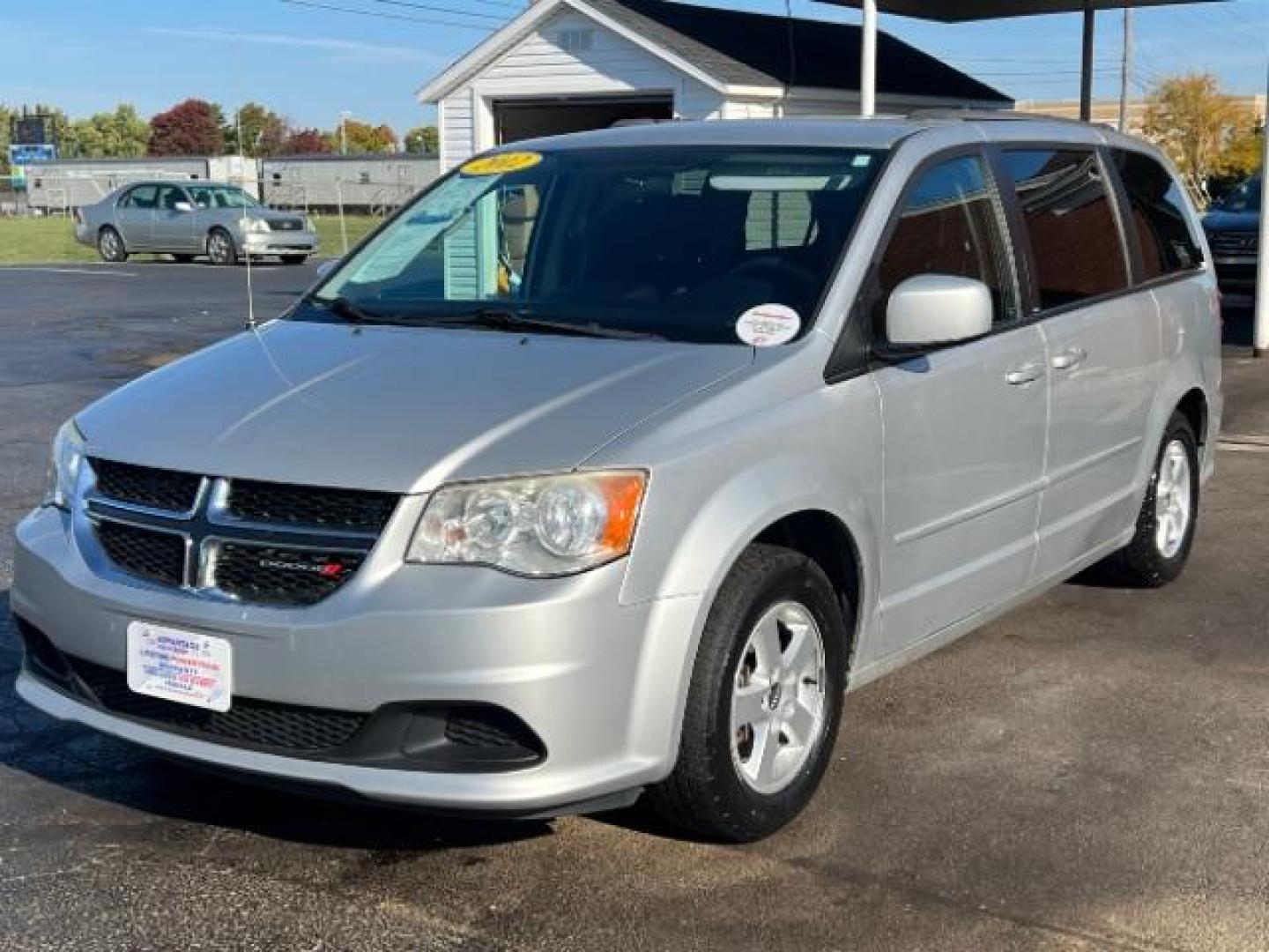 2012 Bright Silver Metallic Dodge Grand Caravan SXT (2C4RDGCG8CR) with an 3.6L V6 DOHC 24V engine, 6-Speed Automatic transmission, located at 4508 South Dixie Dr, Moraine, OH, 45439, (937) 908-9800, 39.690136, -84.216438 - Photo#2