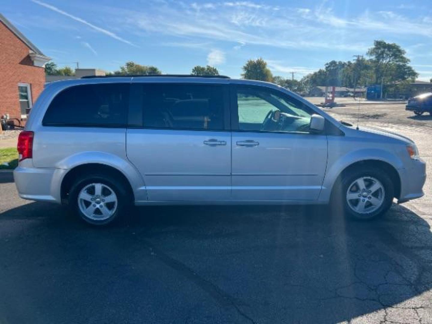 2012 Bright Silver Metallic Dodge Grand Caravan SXT (2C4RDGCG8CR) with an 3.6L V6 DOHC 24V engine, 6-Speed Automatic transmission, located at 4508 South Dixie Dr, Moraine, OH, 45439, (937) 908-9800, 39.690136, -84.216438 - Photo#5