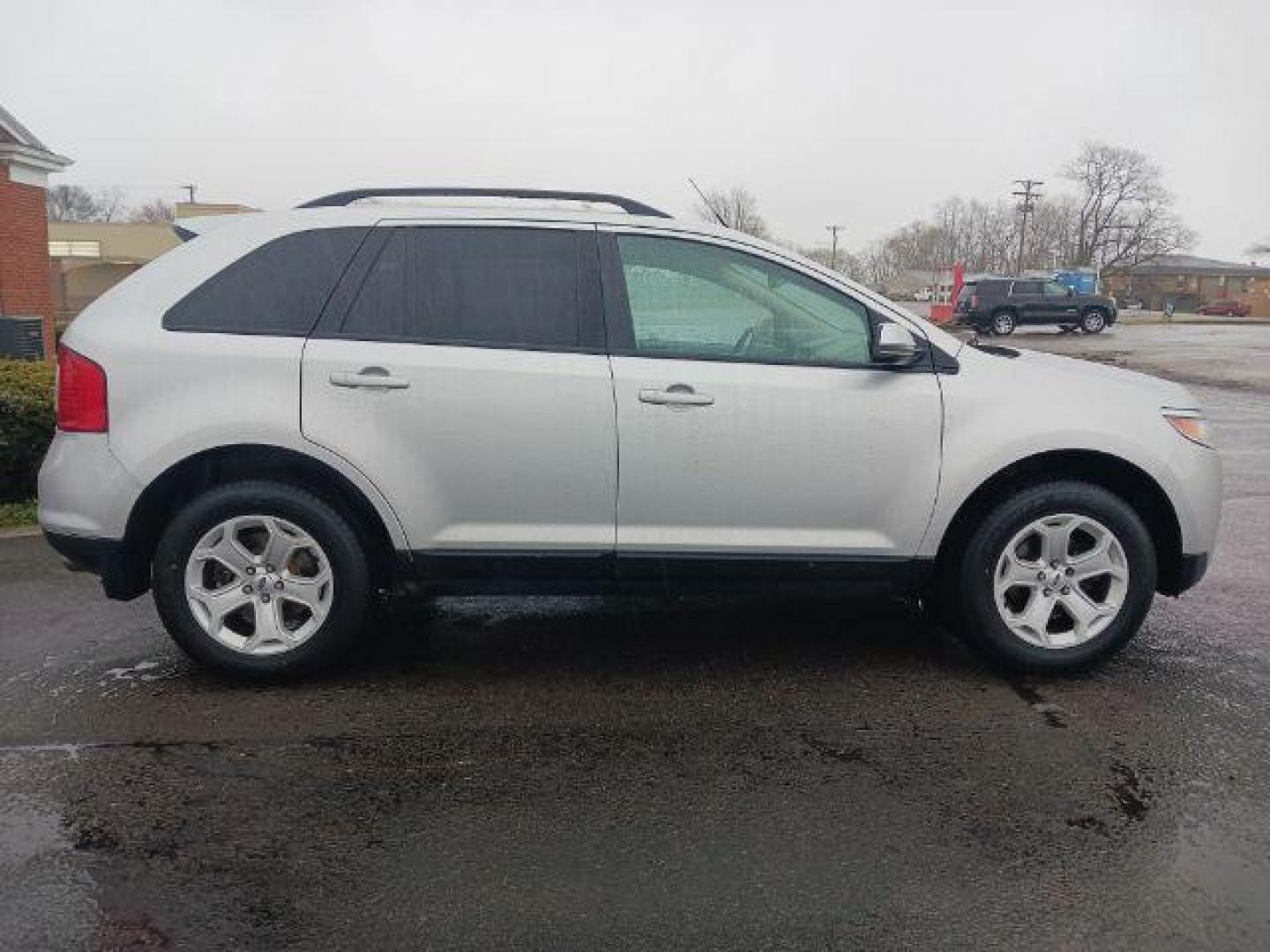 2012 Ingot Silver Metallic Ford Edge SEL AWD (2FMDK4JC6CB) with an 3.5L V6 DOHC 24V engine, 6-Speed Automatic transmission, located at 401 Woodman Dr, Riverside, OH, 45431, (937) 908-9800, 39.763779, -84.122063 - Photo#4