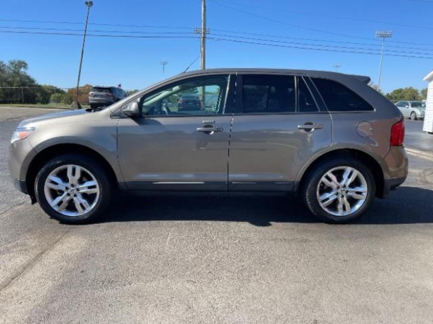 2012 Ginger Ale Metallic Ford Edge SEL FWD (2FMDK3JCXCB) with an 3.5L V6 DOHC 24V engine, 6-Speed Automatic transmission, located at 4508 South Dixie Dr, Moraine, OH, 45439, (937) 908-9800, 39.690136, -84.216438 - Photo#4