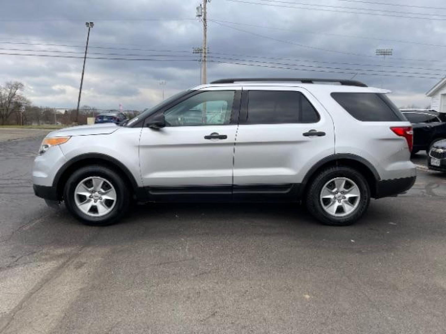 2012 Ingot Silver Metallic Ford Explorer Base FWD (1FMHK7B86CG) with an 3.5L V6 DOHC 24V engine, 6-Speed Automatic transmission, located at 1184 Kauffman Ave, Fairborn, OH, 45324, (937) 908-9800, 39.807365, -84.029114 - Photo#2