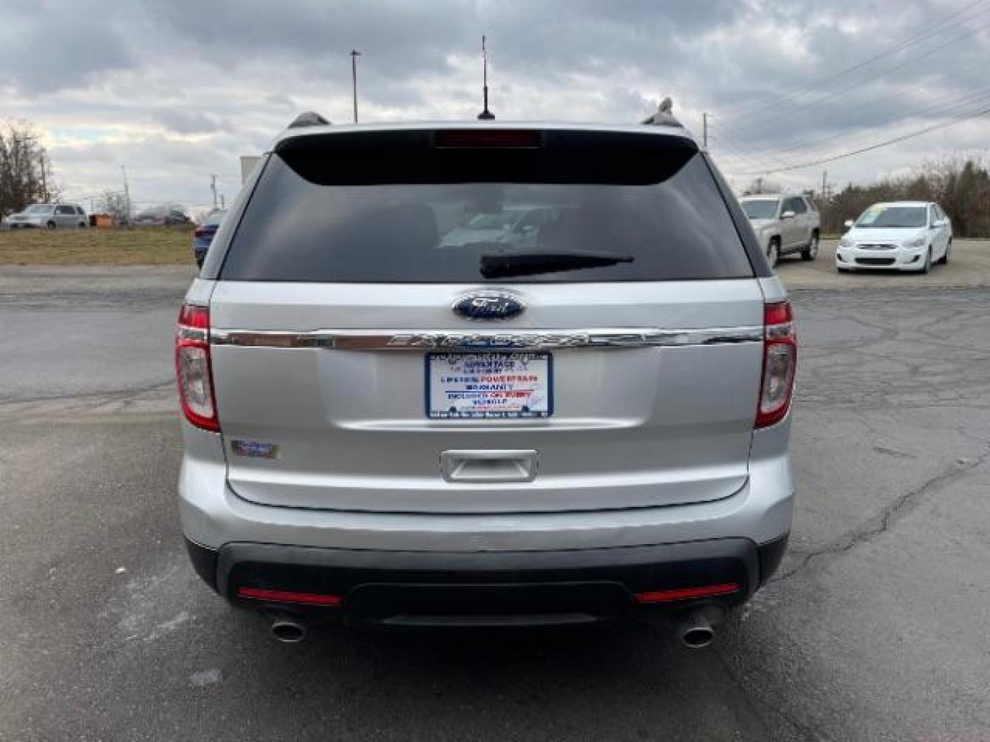 2012 Ingot Silver Metallic Ford Explorer Base FWD (1FMHK7B86CG) with an 3.5L V6 DOHC 24V engine, 6-Speed Automatic transmission, located at 1184 Kauffman Ave, Fairborn, OH, 45324, (937) 908-9800, 39.807365, -84.029114 - Photo#4