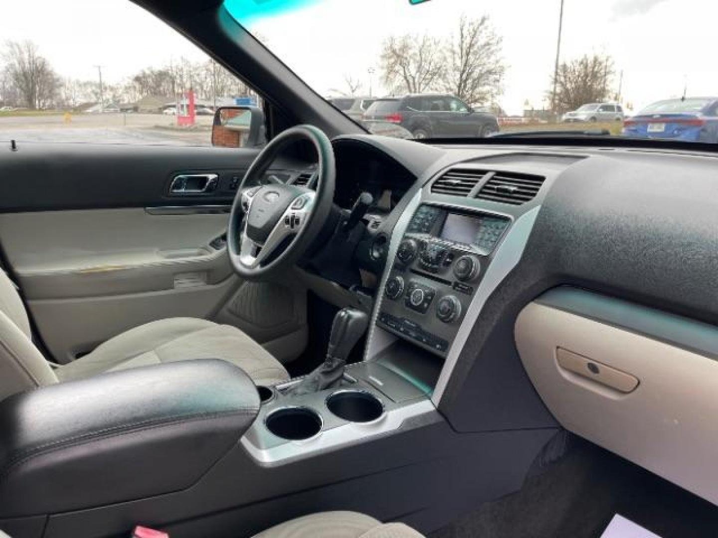 2012 Ingot Silver Metallic Ford Explorer Base FWD (1FMHK7B86CG) with an 3.5L V6 DOHC 24V engine, 6-Speed Automatic transmission, located at 1184 Kauffman Ave, Fairborn, OH, 45324, (937) 908-9800, 39.807365, -84.029114 - Photo#8