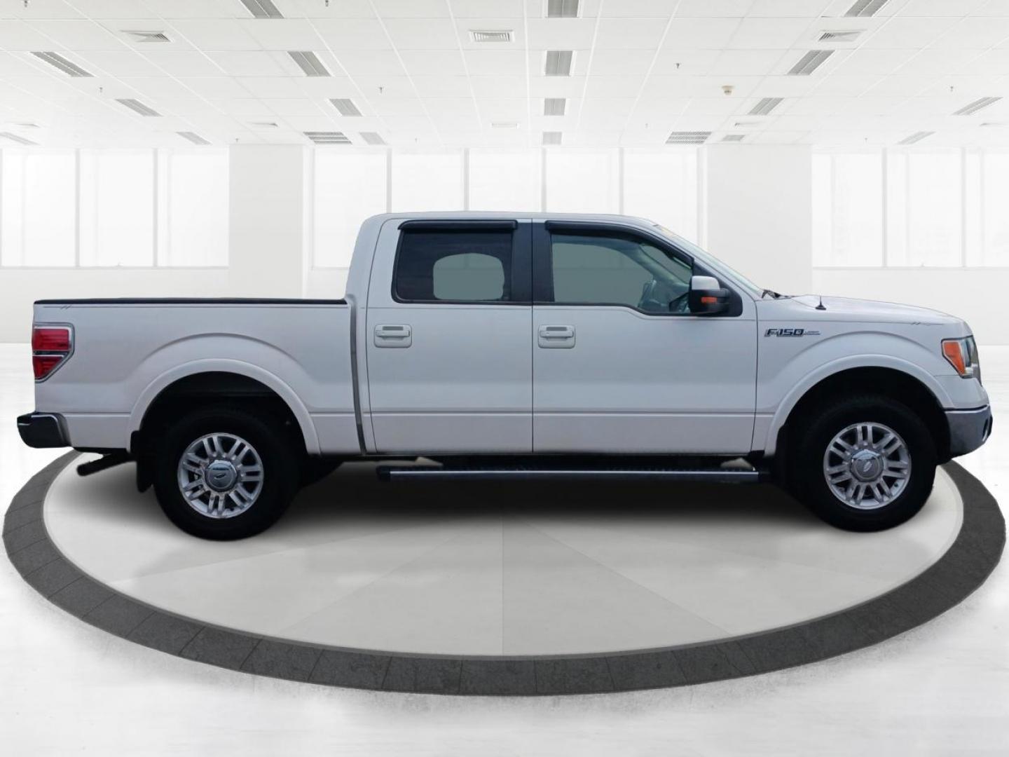 2012 White Platinum Metallic Tricoat Ford F-150 Lariat SuperCrew 5.5-ft. Bed 4WD (1FTFW1EFXCF) with an 5.0L V8 engine, 6-Speed Automatic transmission, located at 4508 South Dixie Dr, Moraine, OH, 45439, (937) 908-9800, 39.690136, -84.216438 - Photo#1