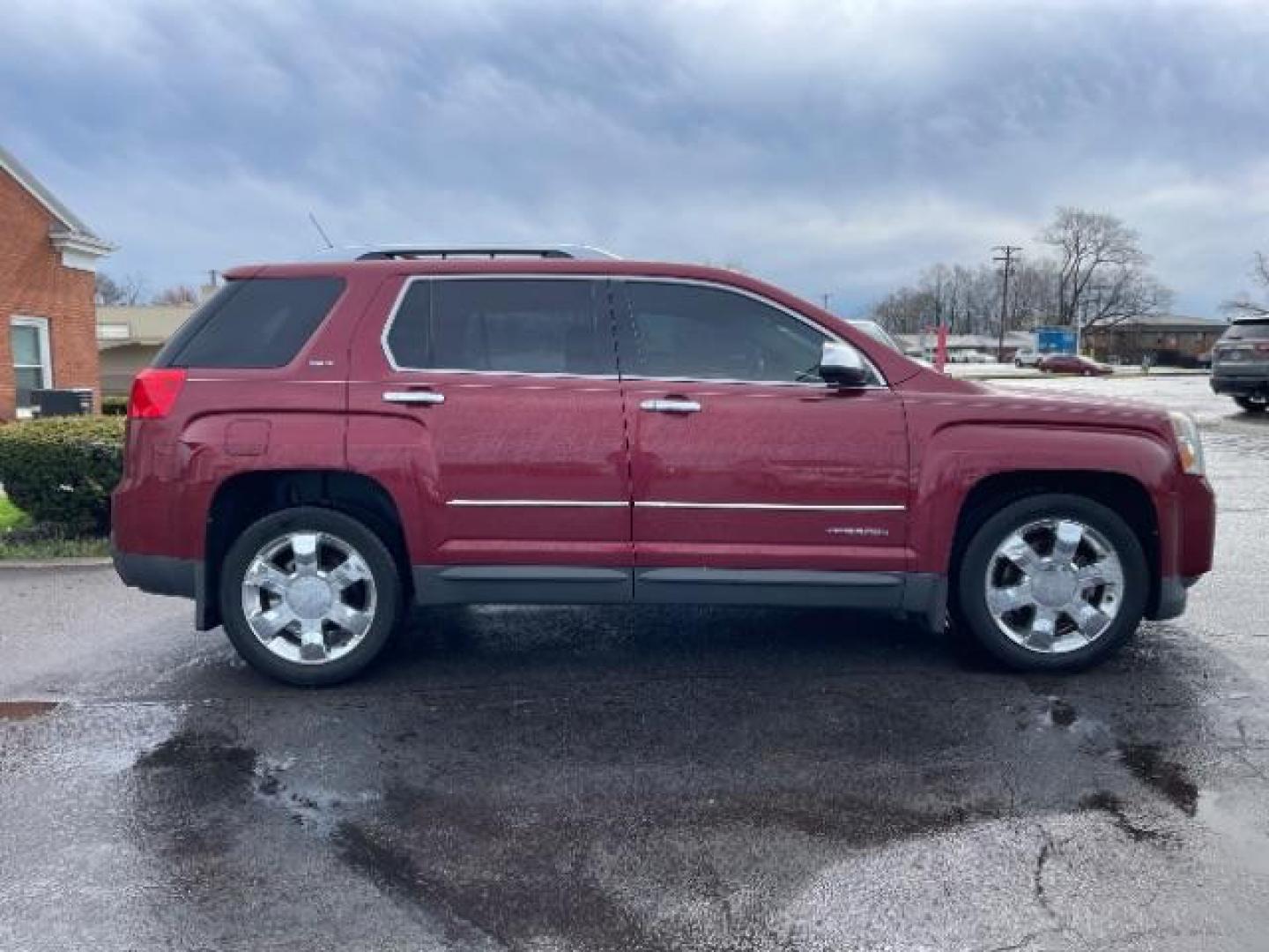 2012 Red GMC Terrain SLT2 AWD (2GKFLXE51C6) with an 3.0L V6 DOHC 24V engine, 6-Speed Automatic transmission, located at 401 Woodman Dr, Riverside, OH, 45431, (937) 908-9800, 39.763779, -84.122063 - Photo#3