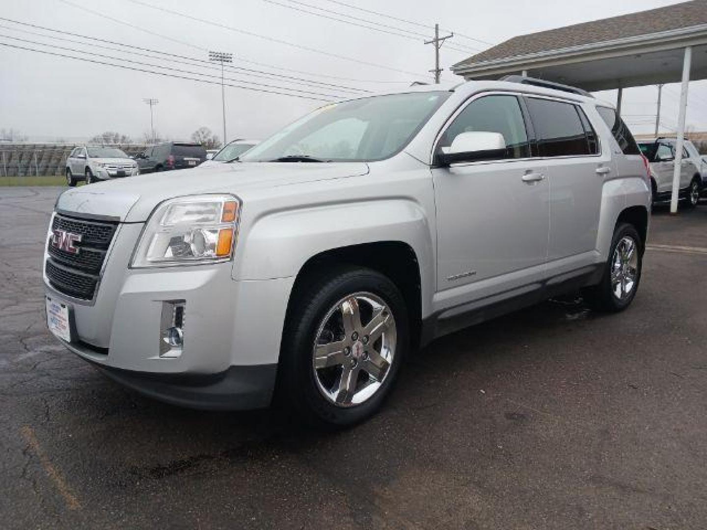 2012 Quicksilver Metallic GMC Terrain SLE2 FWD (2GKALSEKXC6) with an 2.4L L4 DOHC 16V FFV engine, 6-Speed Automatic transmission, located at 1184 Kauffman Ave, Fairborn, OH, 45324, (937) 908-9800, 39.807365, -84.029114 - Photo#2