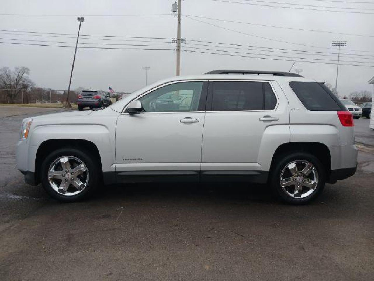 2012 Quicksilver Metallic GMC Terrain SLE2 FWD (2GKALSEKXC6) with an 2.4L L4 DOHC 16V FFV engine, 6-Speed Automatic transmission, located at 1184 Kauffman Ave, Fairborn, OH, 45324, (937) 908-9800, 39.807365, -84.029114 - Photo#3