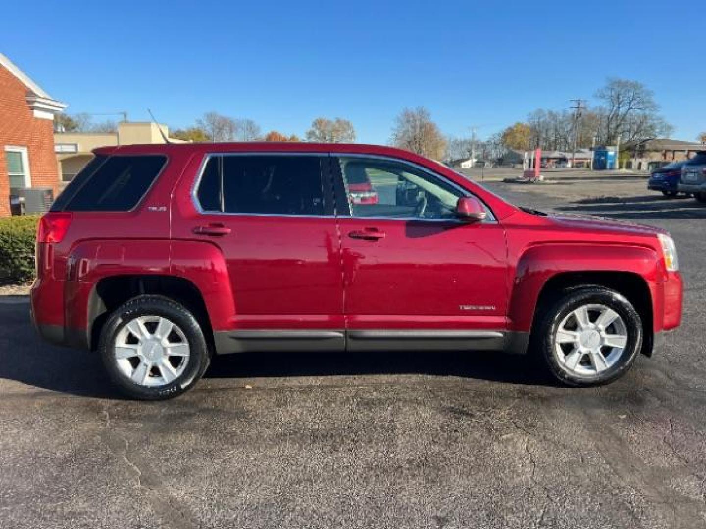 2012 Red GMC Terrain SLE1 FWD (2GKALMEK9C6) with an 2.4L L4 DOHC 16V FFV engine, 6-Speed Automatic transmission, located at 1230 East Main St, Xenia, OH, 45385, (937) 908-9800, 39.687321, -83.910294 - Photo#4