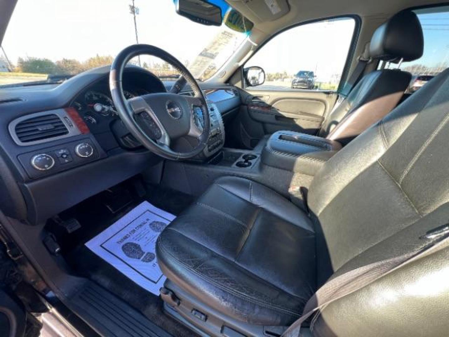 2012 Onyx Black GMC Yukon SLT1 4WD (1GKS2CE03CR) with an 5.3L V8 OHV 16V FFV engine, 6-Speed Automatic transmission, located at 1099 N County Rd 25A, OH, 45373, (937) 908-9800, 40.057079, -84.212883 - Photo#6