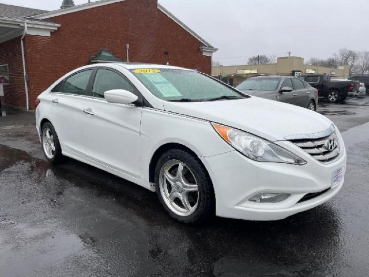 2012 Shimmering White Hyundai Sonata SE Auto (5NPEC4AC9CH) with an 2.4L L4 DOHC 16V engine, 6-Speed Automatic transmission, located at 1951 S Dayton Lakeview Rd., New Carlisle, OH, 45344, (937) 908-9800, 39.890999, -84.050255 - Photo#0