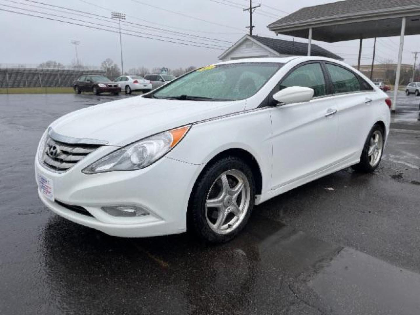 2012 Shimmering White Hyundai Sonata SE Auto (5NPEC4AC9CH) with an 2.4L L4 DOHC 16V engine, 6-Speed Automatic transmission, located at 1951 S Dayton Lakeview Rd., New Carlisle, OH, 45344, (937) 908-9800, 39.890999, -84.050255 - Photo#1