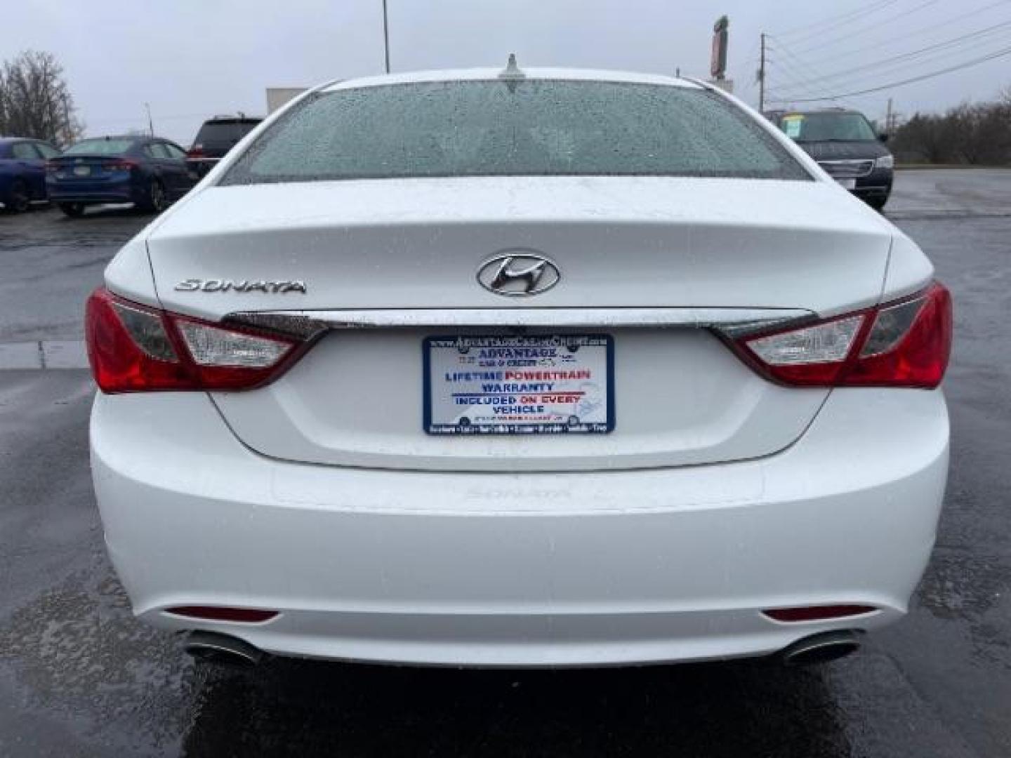 2012 Shimmering White Hyundai Sonata SE Auto (5NPEC4AC9CH) with an 2.4L L4 DOHC 16V engine, 6-Speed Automatic transmission, located at 1951 S Dayton Lakeview Rd., New Carlisle, OH, 45344, (937) 908-9800, 39.890999, -84.050255 - Photo#4