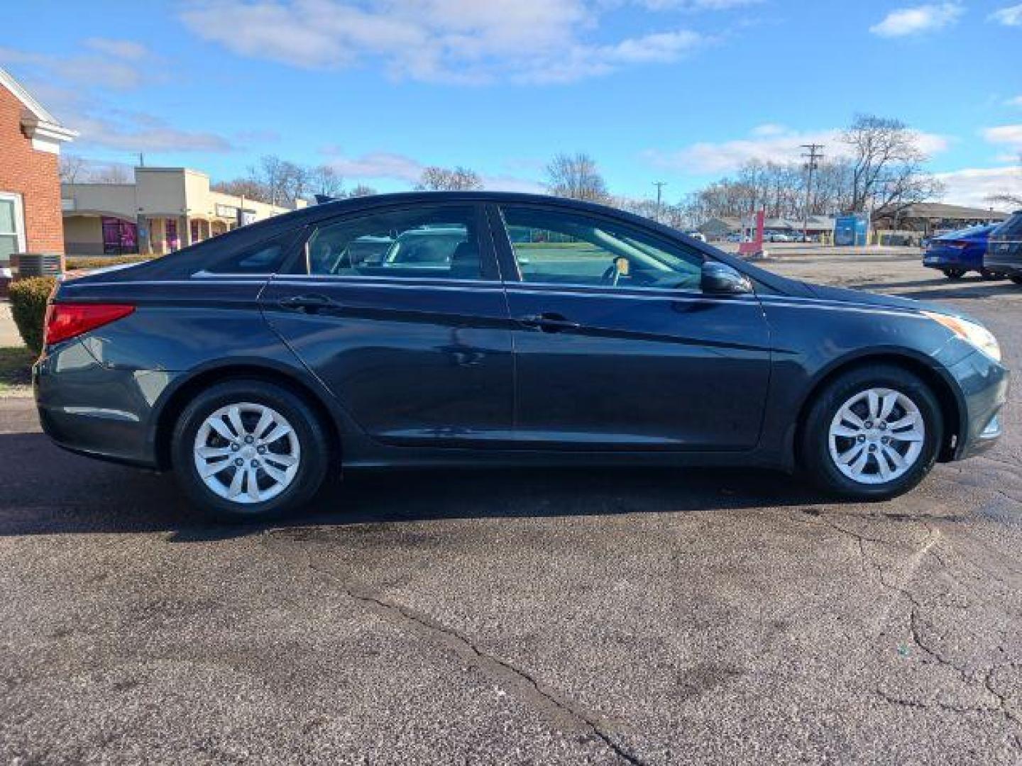 2012 Pacific Blue Pearl Hyundai Sonata GLS Auto (5NPEB4AC6CH) with an 2.4L L4 DOHC 16V engine, 6-Speed Automatic transmission, located at 1099 N County Rd 25A, OH, 45373, (937) 908-9800, 40.057079, -84.212883 - Photo#4