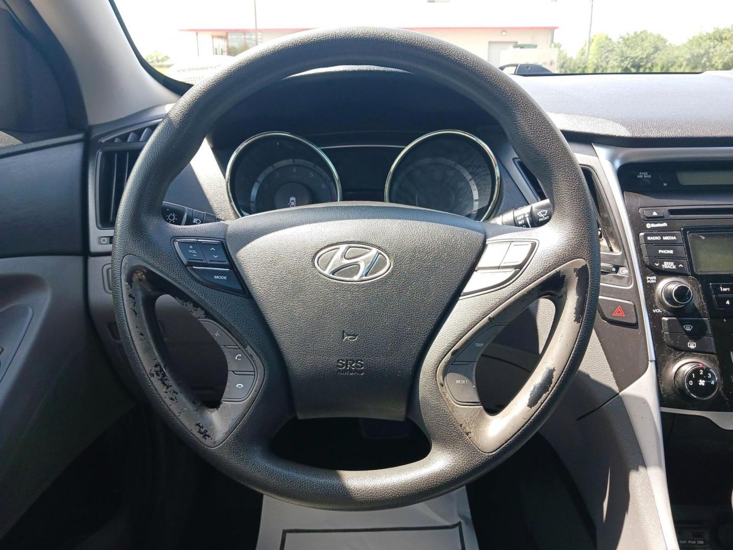 2012 Harbor Gray Metallic Hyundai Sonata (5NPEB4AC3CH) with an 2.4L L4 DOHC 16V engine, 6-Speed Automatic transmission, located at 1184 Kauffman Ave, Fairborn, OH, 45324, (937) 908-9800, 39.807365, -84.029114 - Photo#15