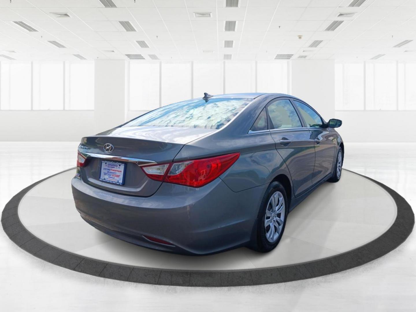 2012 Harbor Gray Metallic Hyundai Sonata (5NPEB4AC3CH) with an 2.4L L4 DOHC 16V engine, 6-Speed Automatic transmission, located at 1184 Kauffman Ave, Fairborn, OH, 45324, (937) 908-9800, 39.807365, -84.029114 - Photo#2