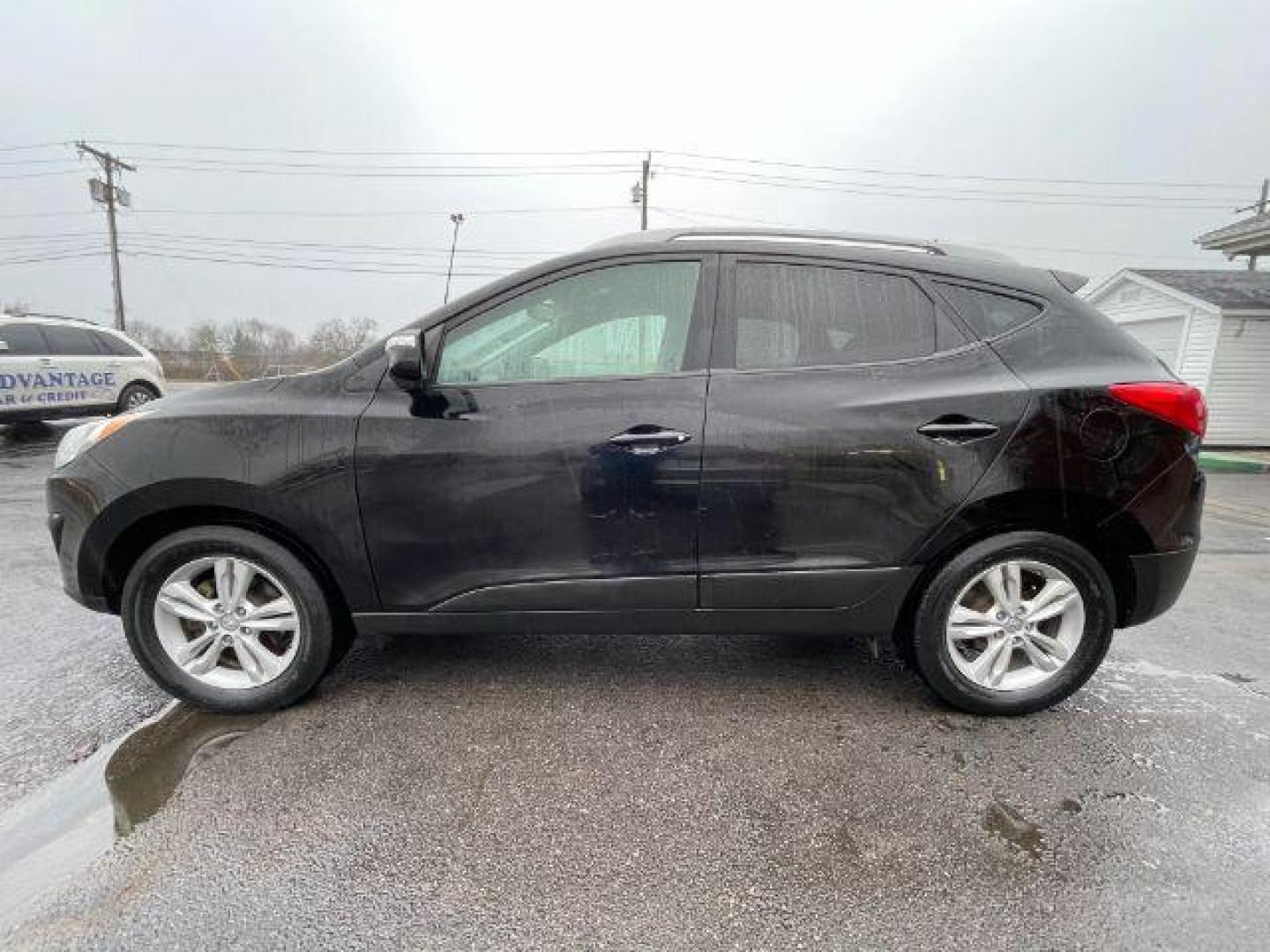 2012 Ash Black Mica Hyundai Tucson GLS AWD (KM8JUCAC9CU) with an 2.4L L4 DOHC 16V engine, 6-Speed Automatic transmission, located at 1230 East Main St, Xenia, OH, 45385, (937) 908-9800, 39.687321, -83.910294 - Photo#3