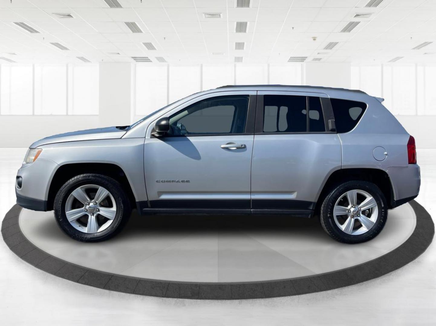 2012 Bright Silver Metallic Jeep Compass Latitude FWD (1C4NJCEB1CD) with an 2.4L L4 DOHC 16V engine, Continuously Variable Transmission transmission, located at 880 E. National Road, Vandalia, OH, 45377, (937) 908-9800, 39.892189, -84.181015 - Photo#5