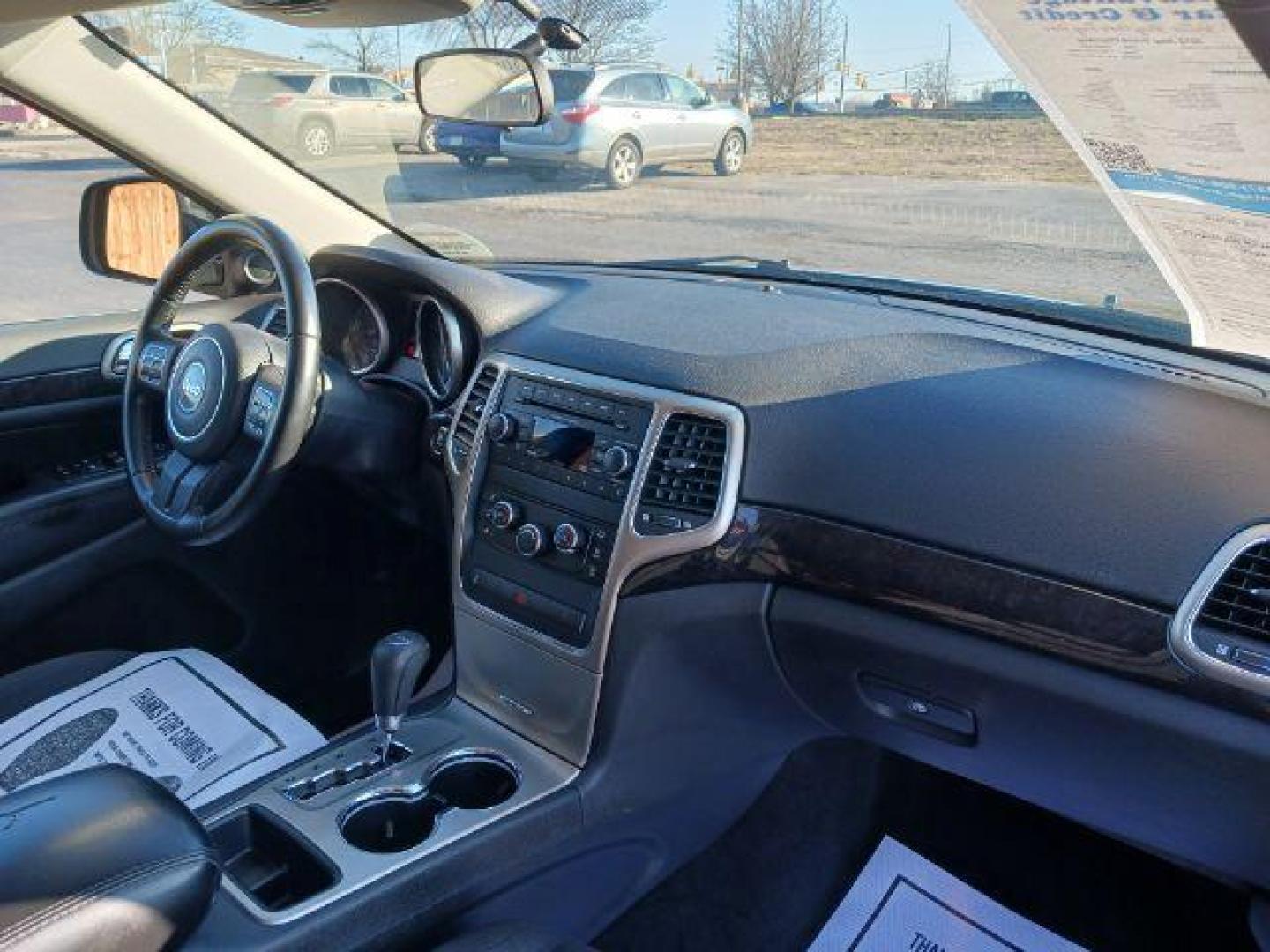 2012 Brilliant Black Crystal Pearl Jeep Grand Cherokee Laredo 4WD (1C4RJFAG1CC) with an 3.6L V6 DOHC 24V engine, 5-Speed Automatic transmission, located at 1184 Kauffman Ave, Fairborn, OH, 45324, (937) 908-9800, 39.807365, -84.029114 - Photo#8