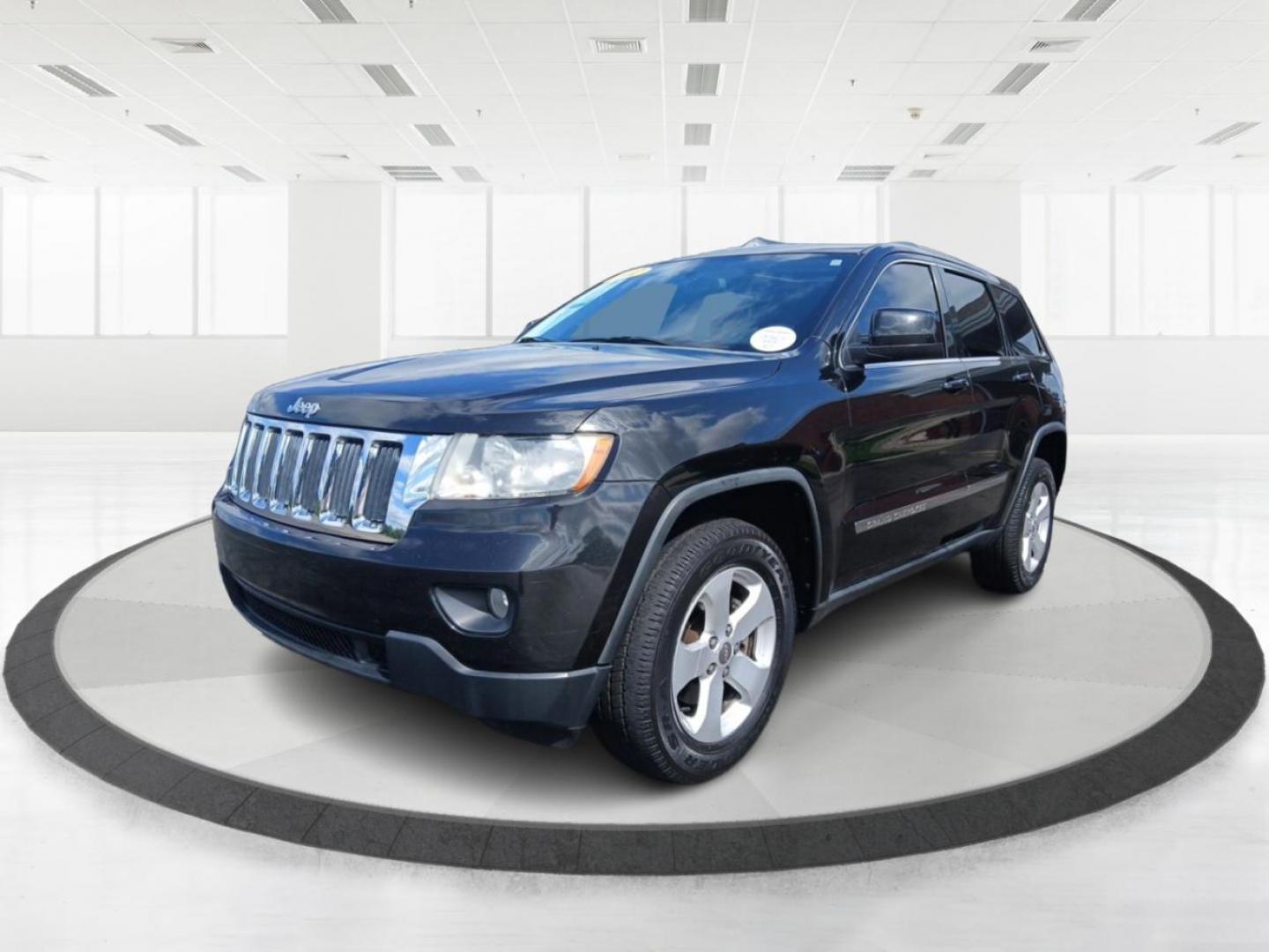 2012 Brilliant Black Crystal Pearl Jeep Grand Cherokee (1C4RJFAG1CC) with an 3.6L V6 DOHC 24V engine, 5-Speed Automatic transmission, located at 1230 East Main St, Xenia, OH, 45385, (937) 908-9800, 39.687321, -83.910294 - Photo#7