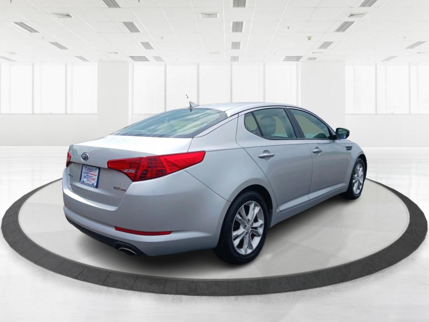 2012 Titanium Metallic Kia Optima EX (5XXGN4A7XCG) with an 2.4L L4 DOHC 16V engine, 6-Speed Automatic transmission, located at 880 E. National Road, Vandalia, OH, 45377, (937) 908-9800, 39.892189, -84.181015 - Photo#2