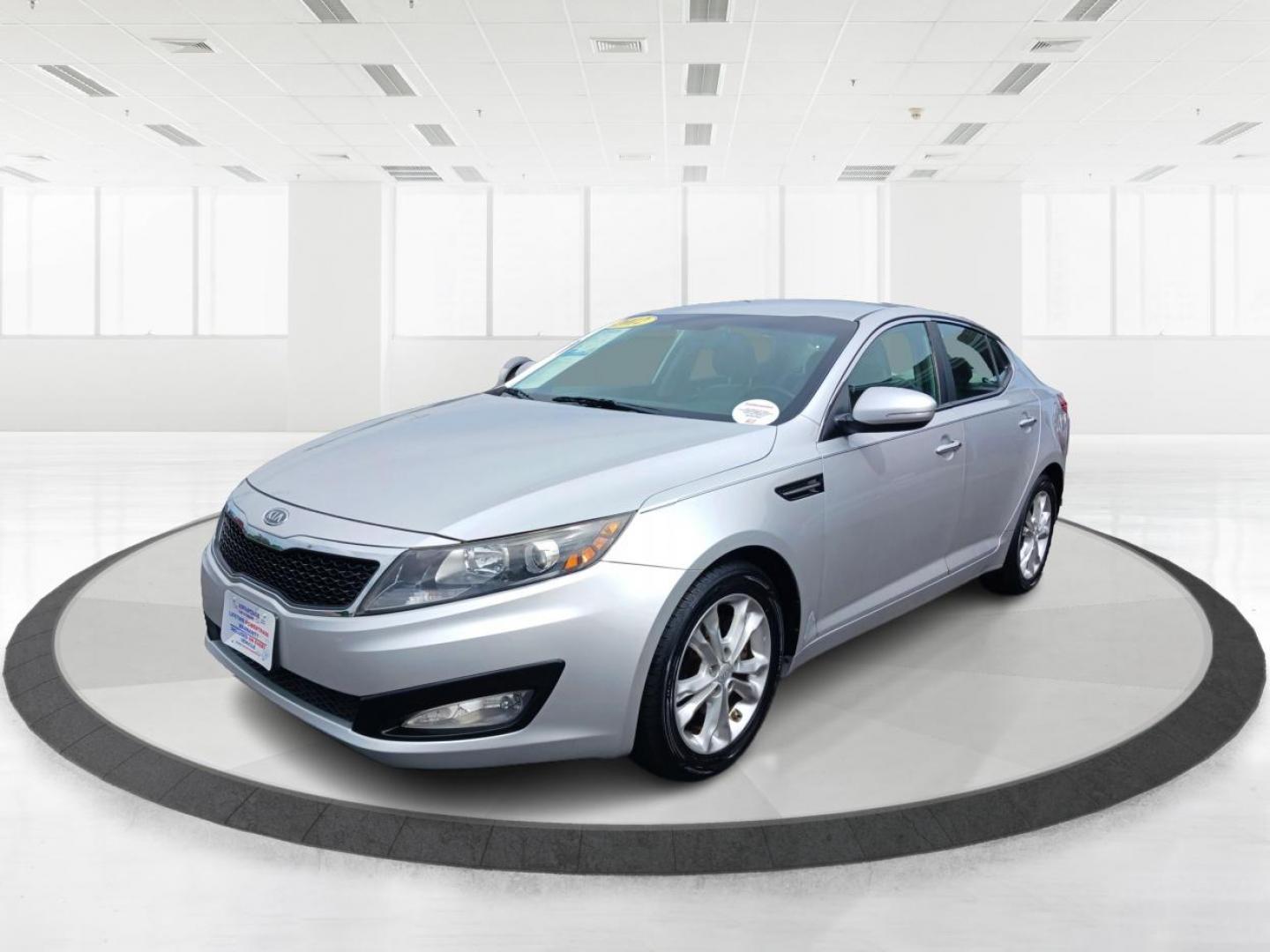 2012 Titanium Metallic Kia Optima EX (5XXGN4A7XCG) with an 2.4L L4 DOHC 16V engine, 6-Speed Automatic transmission, located at 880 E. National Road, Vandalia, OH, 45377, (937) 908-9800, 39.892189, -84.181015 - Photo#7