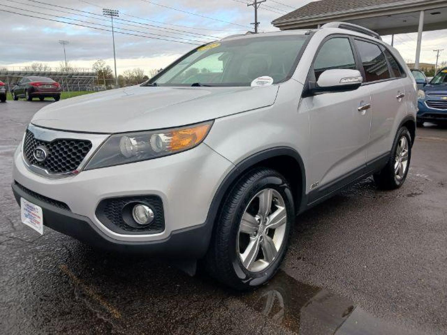 2012 Bright Silver Kia Sorento EX V6 4WD (5XYKUDA29CG) with an 3.5L V6 DOHC 24V engine, 6-Speed Automatic transmission, located at 4508 South Dixie Dr, Moraine, OH, 45439, (937) 908-9800, 39.690136, -84.216438 - Photo#2