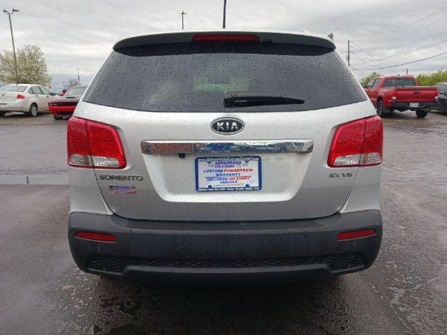 2012 Bright Silver Kia Sorento EX V6 4WD (5XYKUDA29CG) with an 3.5L V6 DOHC 24V engine, 6-Speed Automatic transmission, located at 4508 South Dixie Dr, Moraine, OH, 45439, (937) 908-9800, 39.690136, -84.216438 - Photo#5