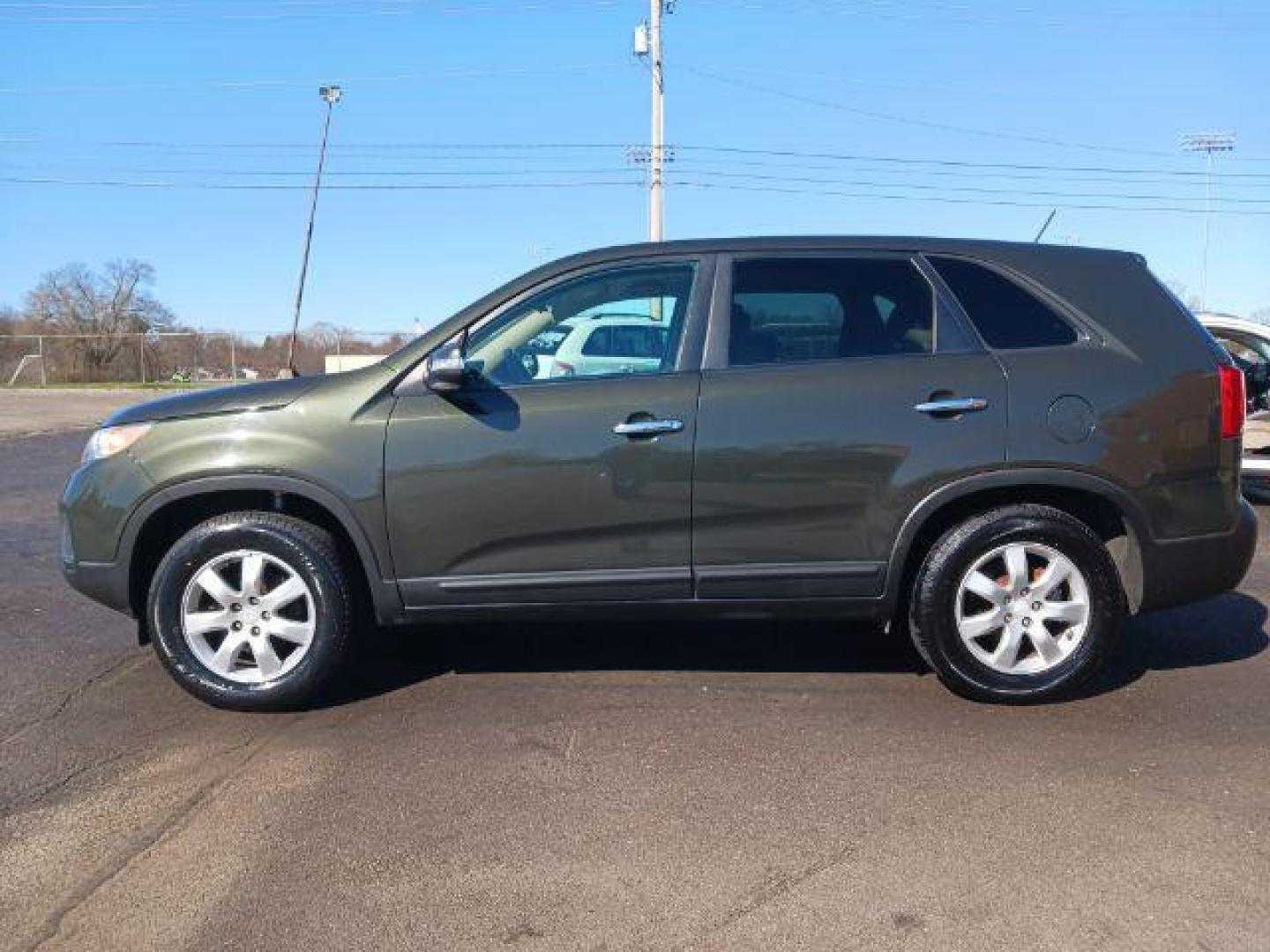 2012 Baltic Blue Kia Sorento LX 2WD (5XYKT3A15CG) with an 2.4L L4 DOHC 16V engine, 6-Speed Automatic transmission, located at 4508 South Dixie Dr, Moraine, OH, 45439, (937) 908-9800, 39.690136, -84.216438 - Photo#3